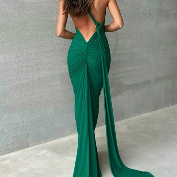 Chic One-Shoulder Green Dress - Picture 3 of 6